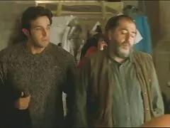 یک دختر جوان ژاپنی عکس سکیس دختر خروس عاشق را می خورد و فعالانه او را در رختخواب می کشد